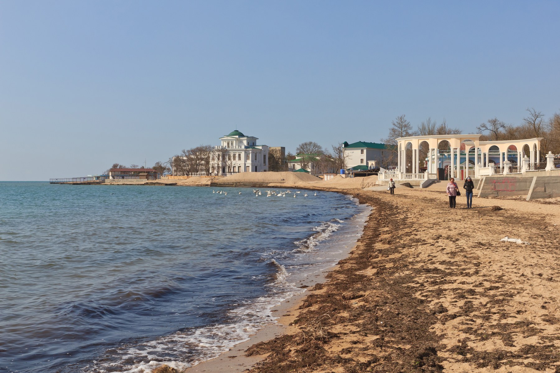 Набережная Евпатории рядом с комплексом Птица